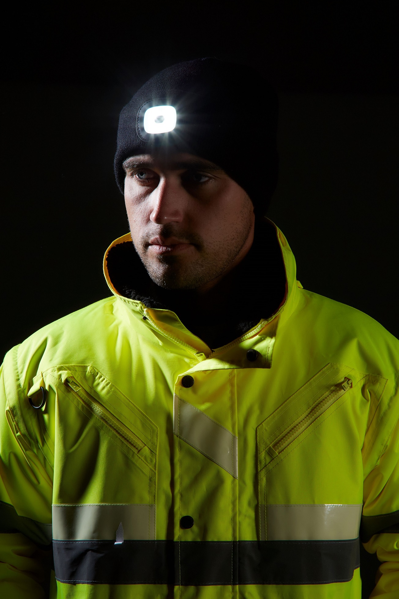 PORTWEST B029 kootud müts sisseehitatud LED pealambiga, 150 lm